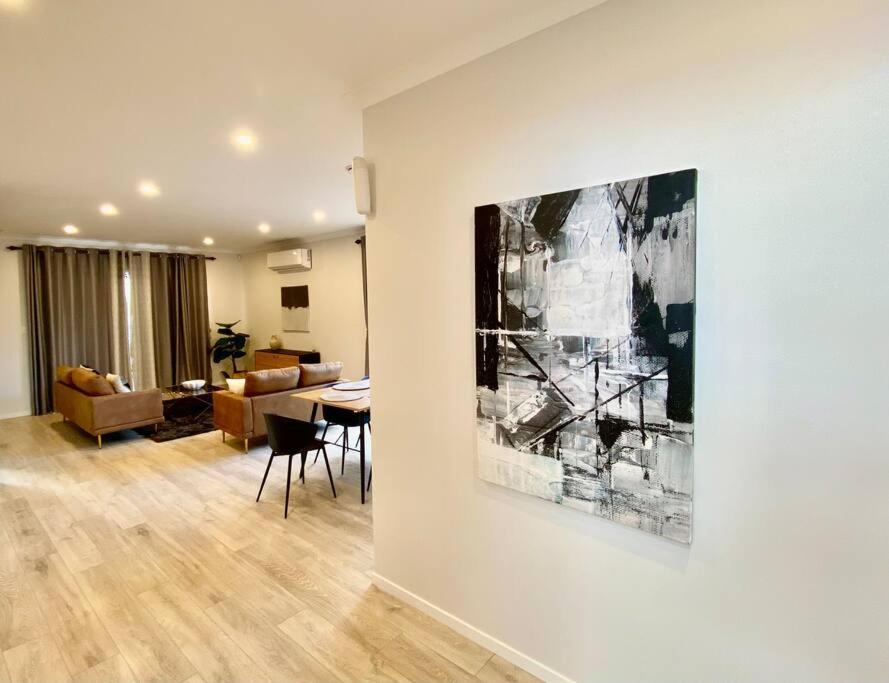 Morden Spacious New House Хамилтън Екстериор снимка
