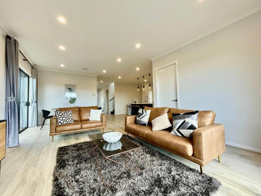 Morden Spacious New House Хамилтън Екстериор снимка