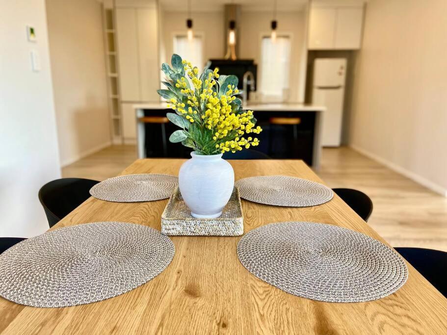 Morden Spacious New House Хамилтън Екстериор снимка