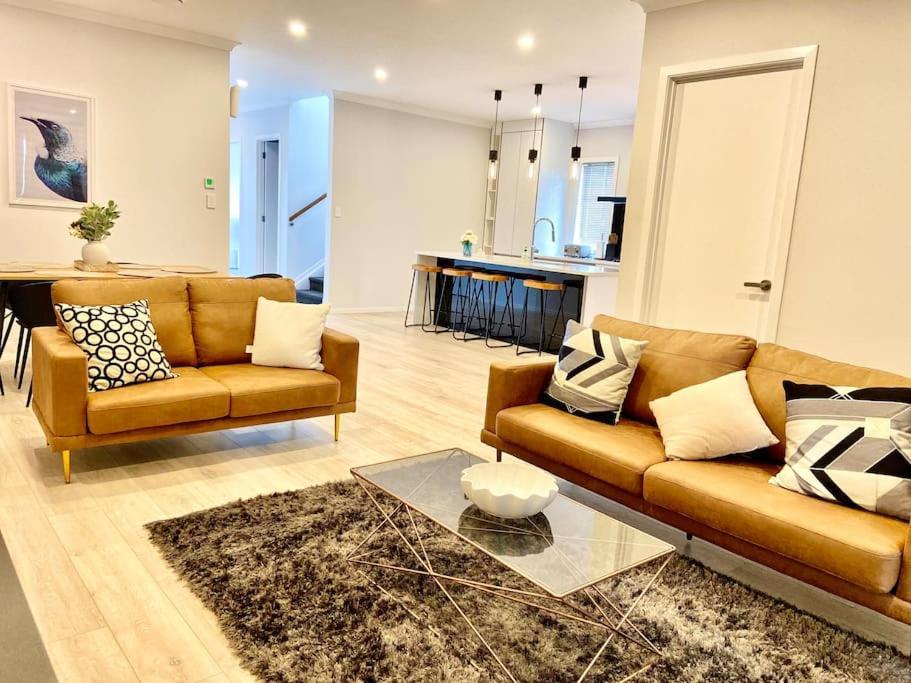 Morden Spacious New House Хамилтън Екстериор снимка