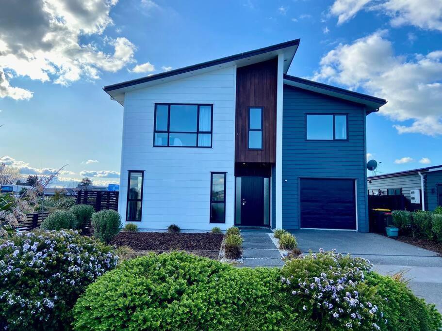 Morden Spacious New House Хамилтън Екстериор снимка